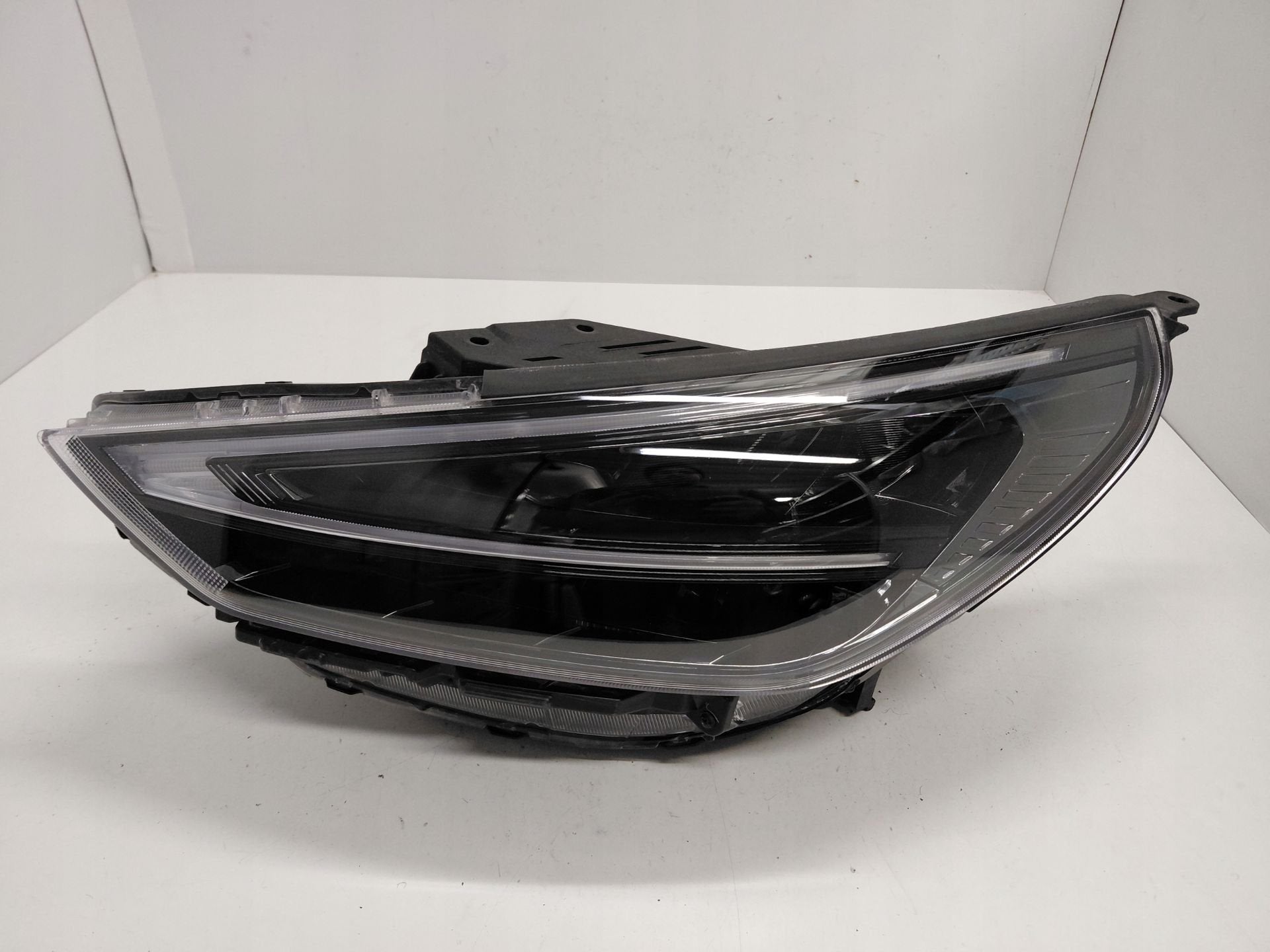 Hyundai i30 Koplamp Links 92101G4600, Gebruikt, Heolleung-ro 12
06797  Seoul, Info@hyundai.com, Hyundai