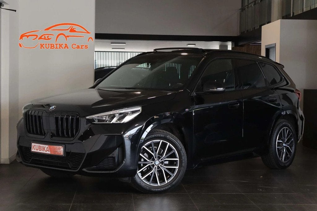 BMW X1 X1 1.5iAS sDrive18 M-Pack CruiseC Pano Garantie*, Gebruikt, Zwart, 136 pk, Zwart