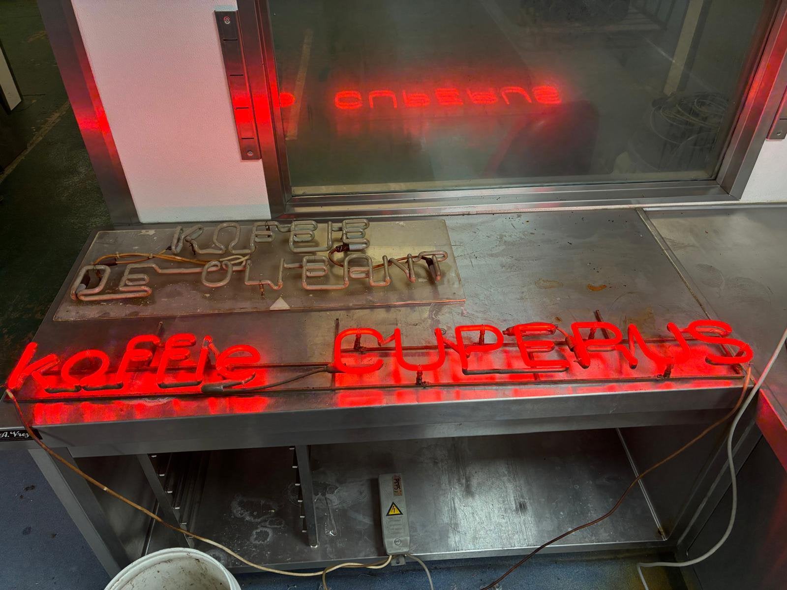 Originele vintage neon "Koffie Cuperus" - werkend - rood, Ophalen