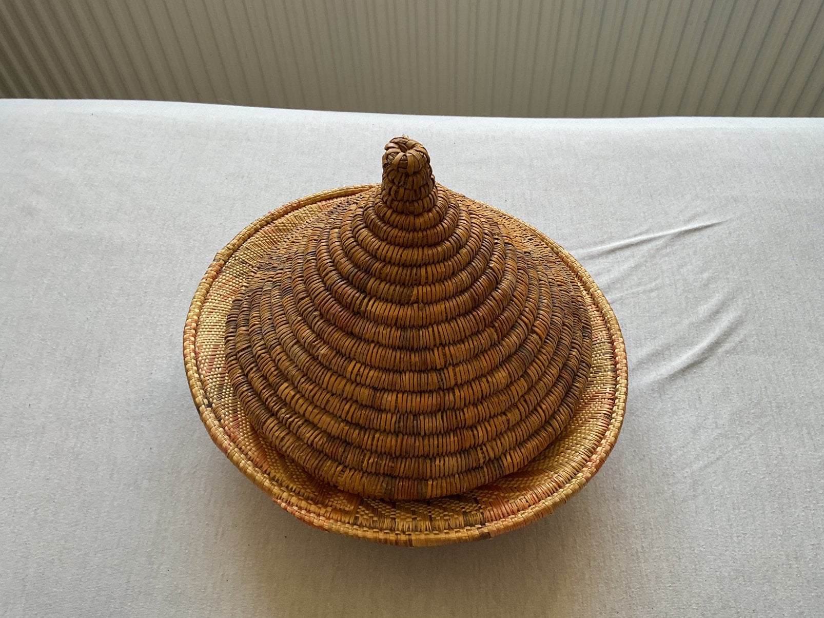 Corbeille et /ou cloche en paille., Campagnard, Enlèvement, Utilisé, Multicolore