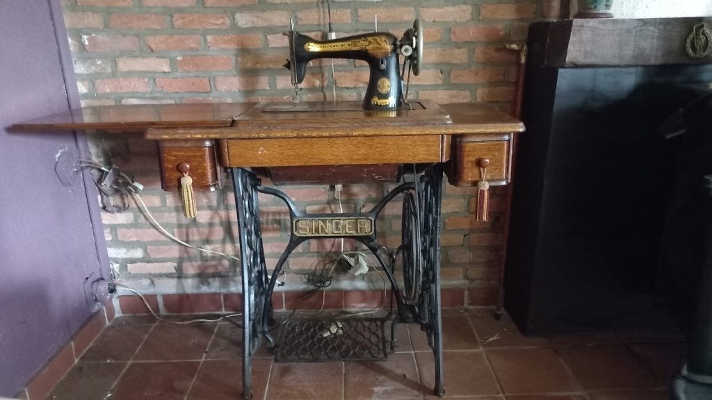Antieke singer naaimachine, Enlèvement