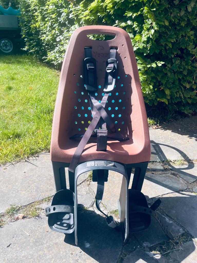 Siège de vélo arrière Yepp — très propre, Vélos & Vélomoteurs, Accessoires vélo | Sièges de vélo, Utilisé, Siège arrière, Repose-pieds