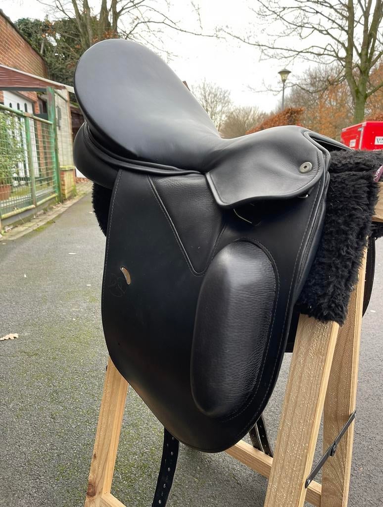 WOW dressuurzadel 17,5 inch te koop (zwart), Dieren en Toebehoren, Ophalen of Verzenden, Zo goed als nieuw, Dressuur