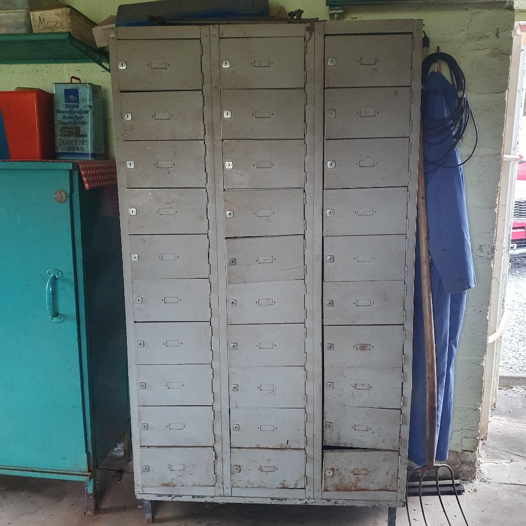 Armoire industrielle à 30 casiers avec porte, Enlèvement