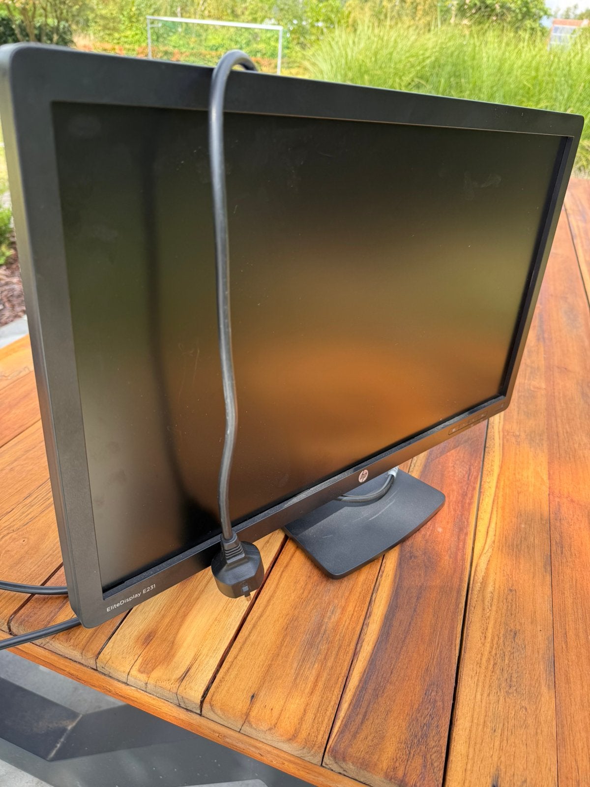 Pc scherm HP in hoogte verstelbaar, Computers en Software, Ophalen, Zo goed als nieuw, In hoogte verstelbaar