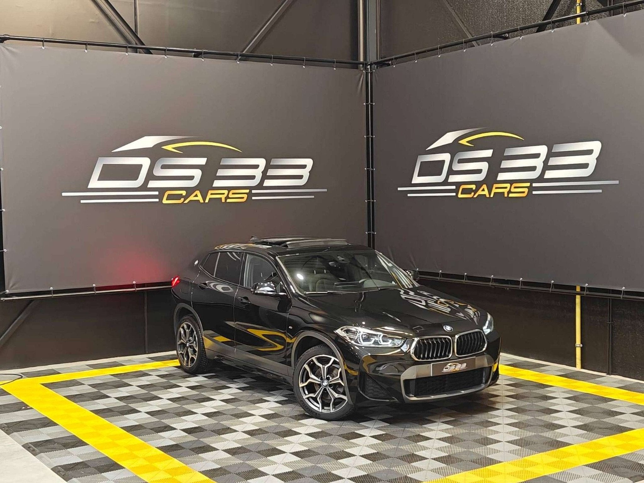 BMW X2 sDrive18 M + Shadowpack/Pano/LED/19"/Keyless/Ambi/, Auto's, BMW, 135 pk, X2, Gebruikt, Zwart