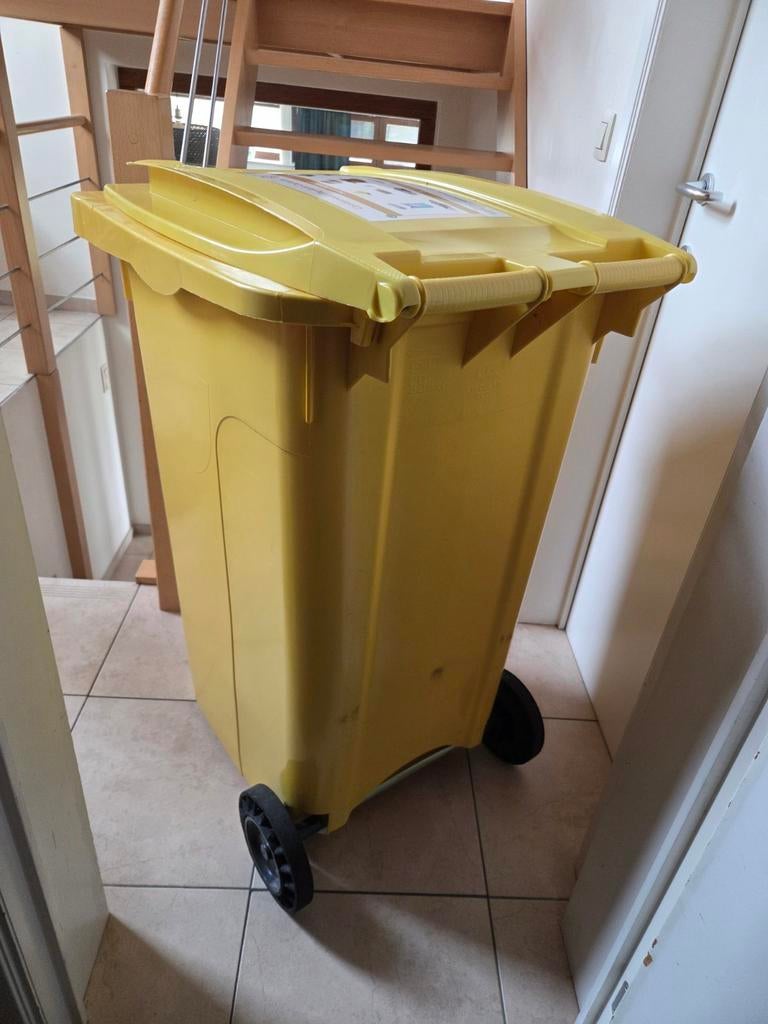 Gele kartonnen container van papier, Ophalen