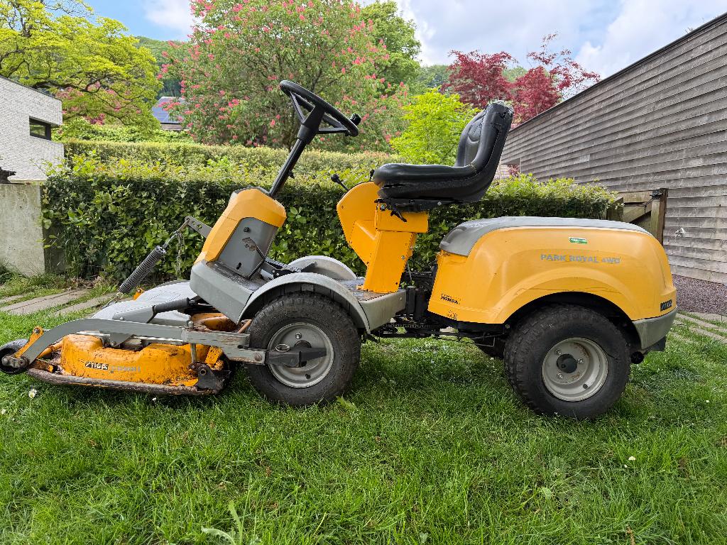 Front grasmaaier Stiga Park Royal 4WD, Tuin en Terras, Grasmaaiers, Gebruikt, Benzine-grasmaaier, 50 cm of meer, Cirkelmaaier