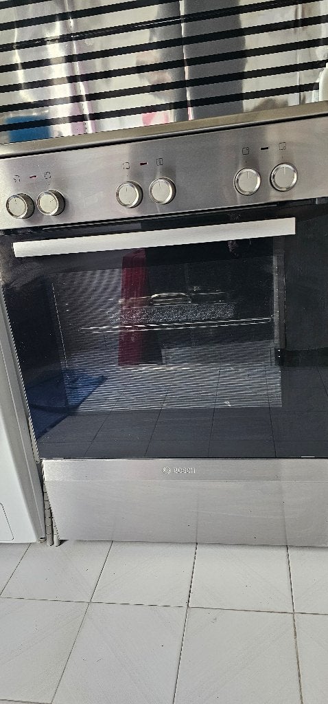 Cuisinière, Elektronische apparatuur, Fornuizen, Gebruikt, Tussenbouw, Elektrisch, 4 kookzones, Ophalen