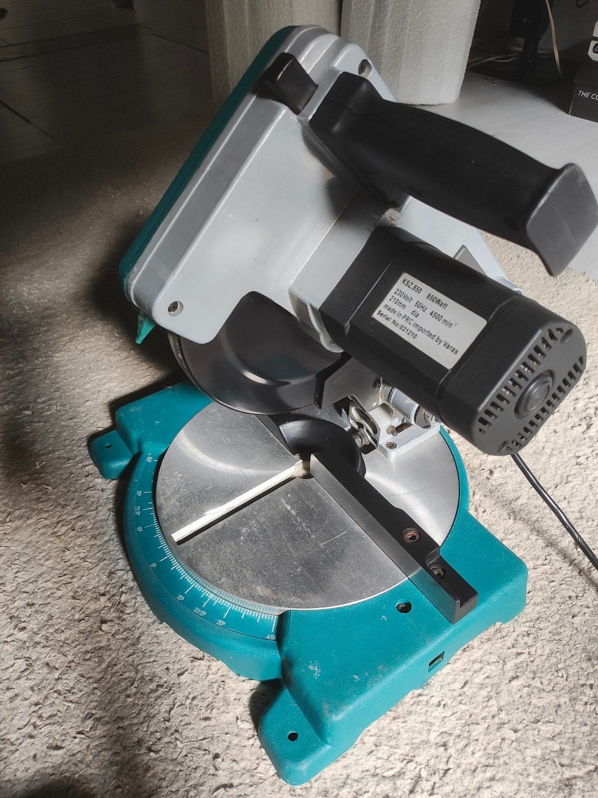 Afkortzaag 210 mm x 30 mm 850W Euro Tool Land, Bricolage & Construction, Outillage | Scies mécaniques, 600 à 1200 watts, Scie à onglet
