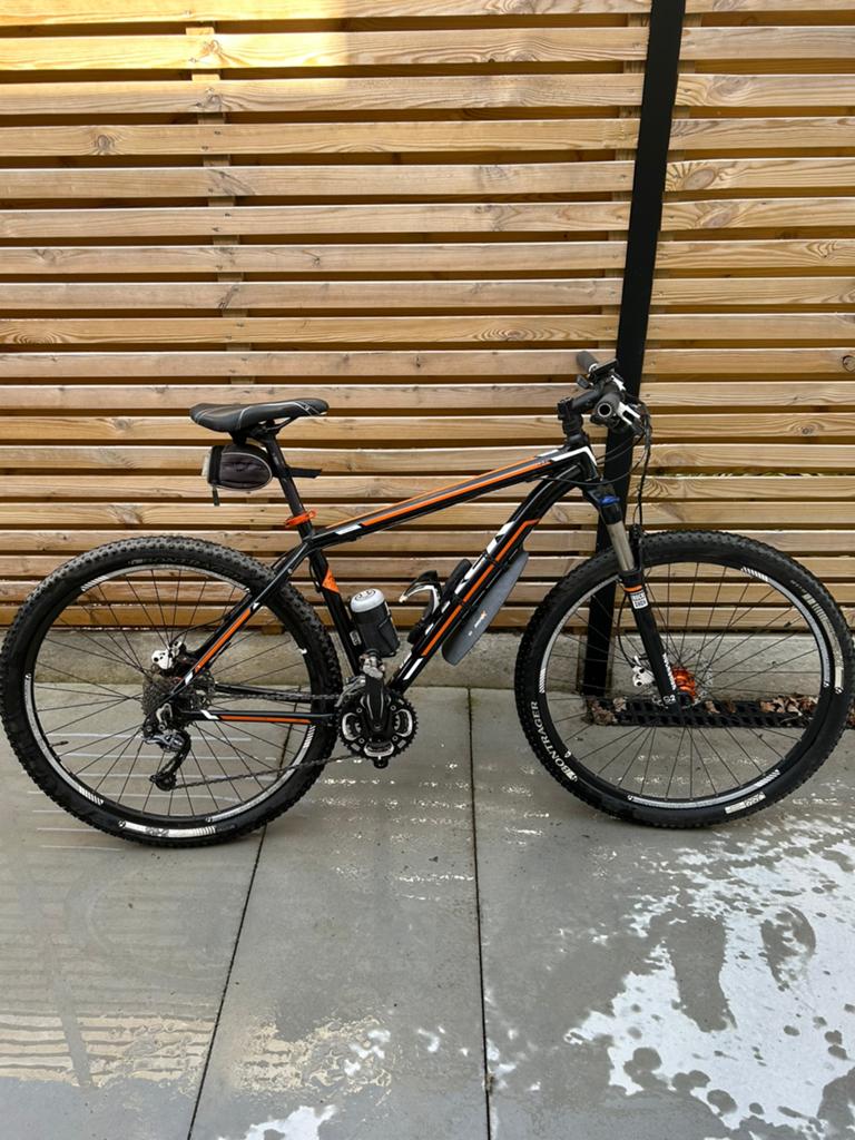 Trek Mamba mountainbike in het zwart met oranje accenten, Vélos & Vélomoteurs, 45 à 49 cm, Comme neuf, Enlèvement, Frein à disque