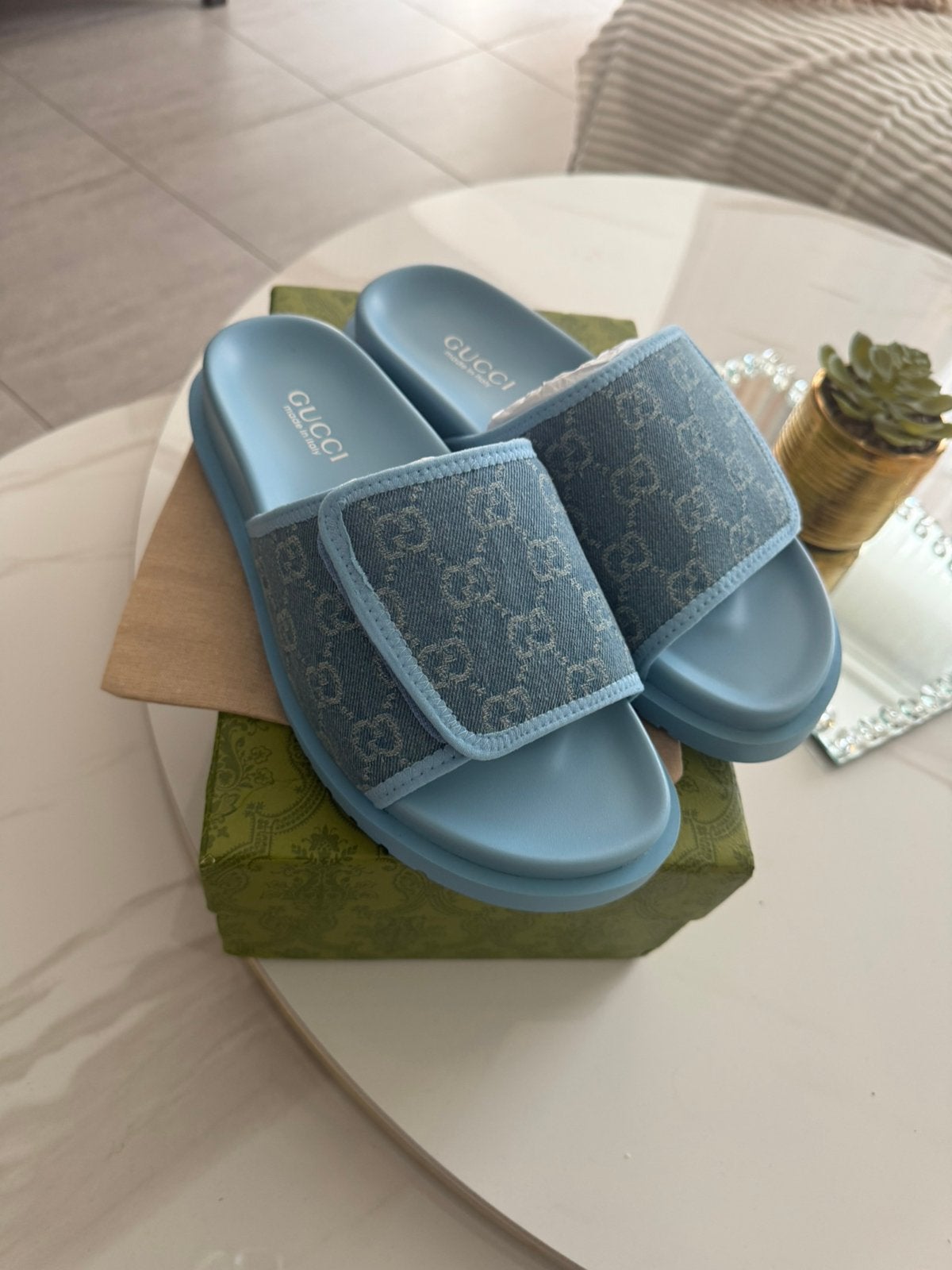 Gucci (zomer)slippers, Maison & Meubles, Cuisine| Tupperware, Enlèvement ou Envoi, Neuf, Bleu