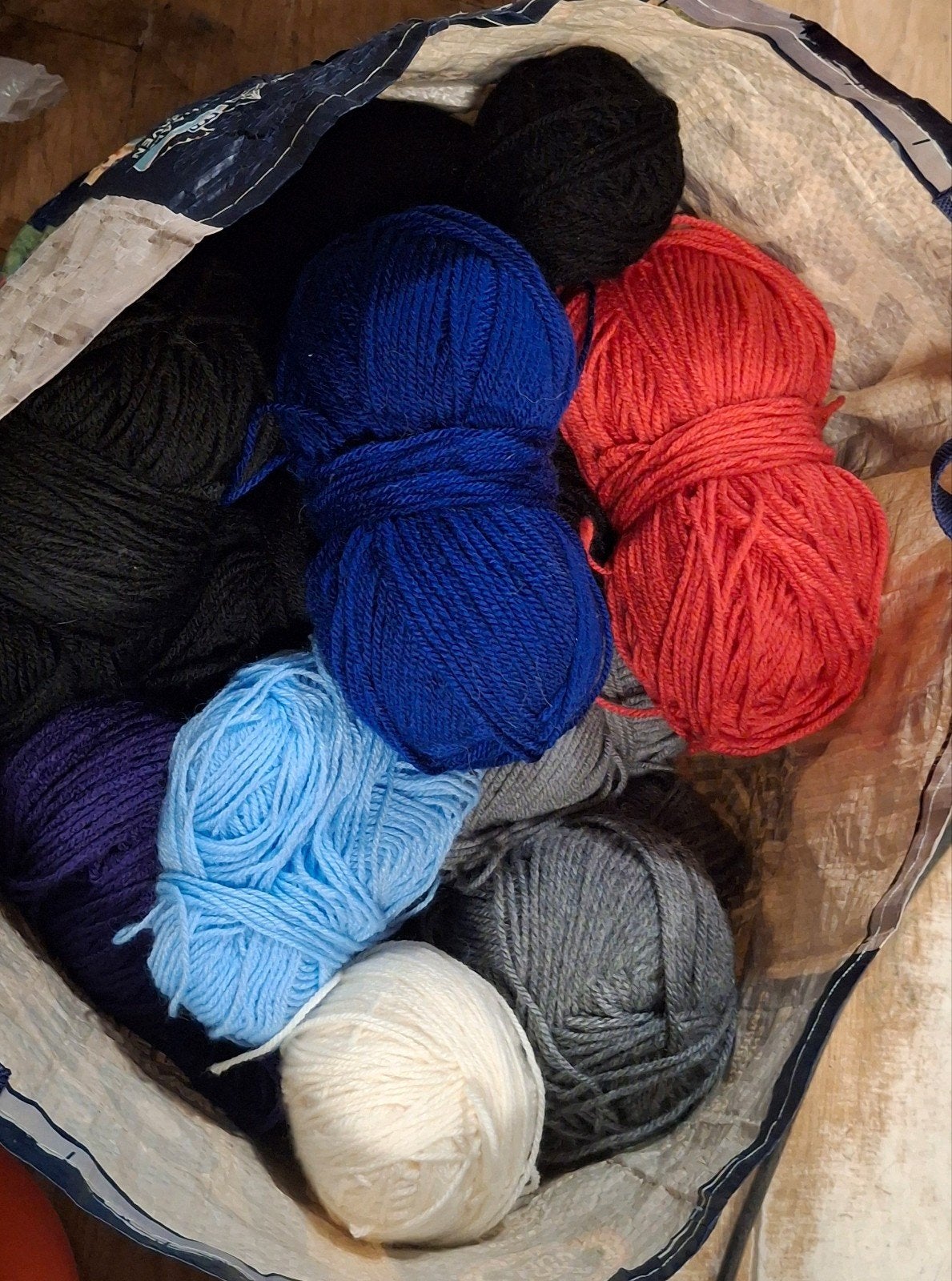 Boodschappentas vol met wol, Enlèvement ou Envoi, Neuf, Tricot ou Crochet, Laine ou Fils