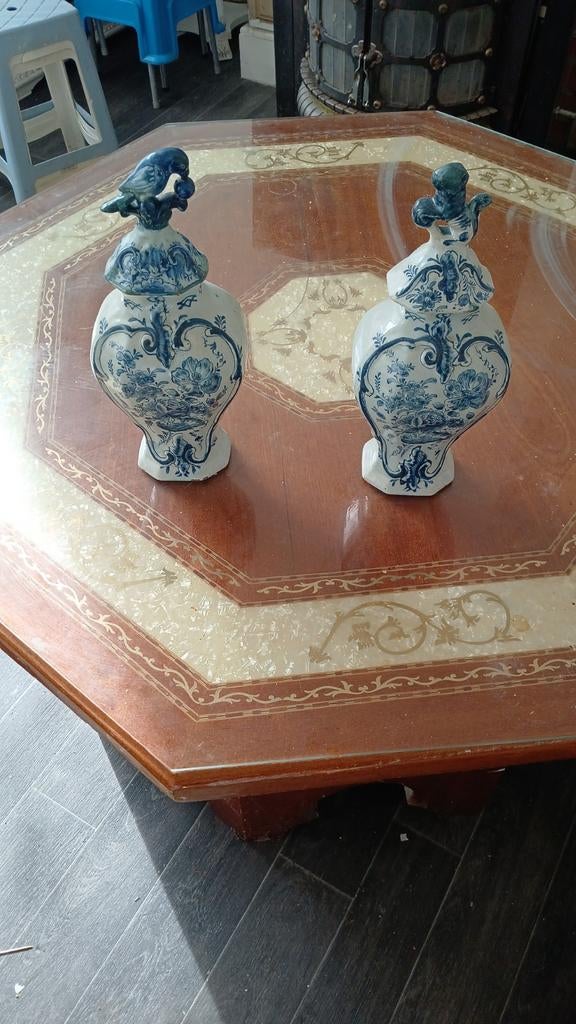 Deux petites vases Delf anciens.