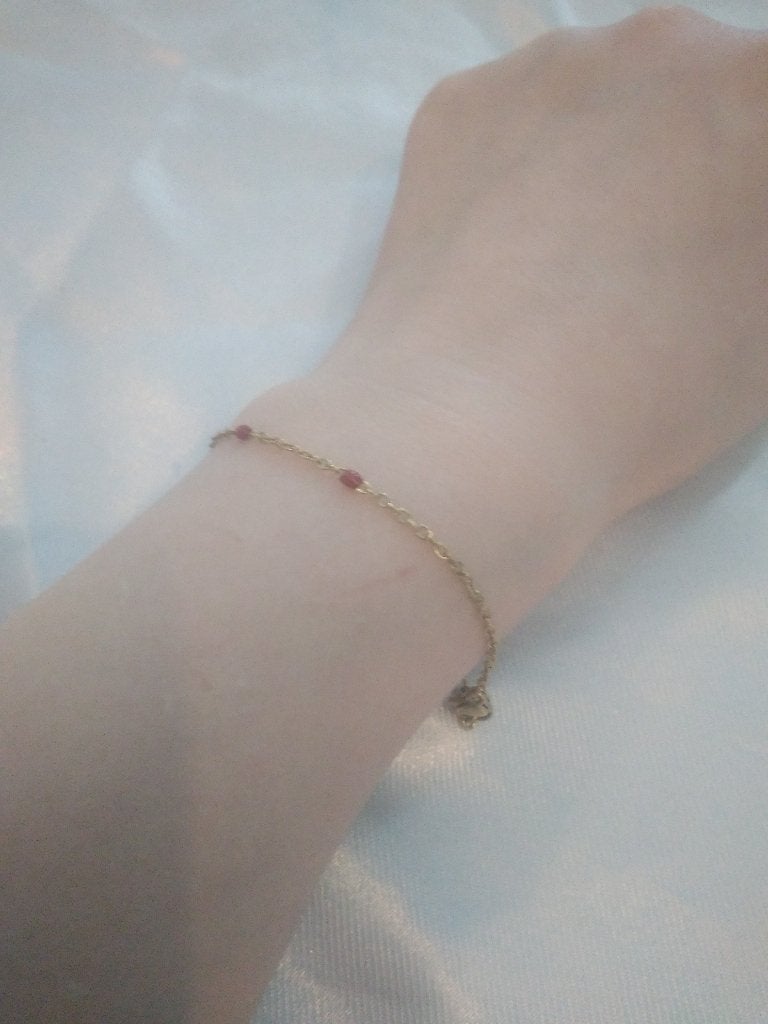 Fijn armbandje verguld steentjes granaat, Nieuw, Ophalen of Verzenden, Met edelsteen, Goud