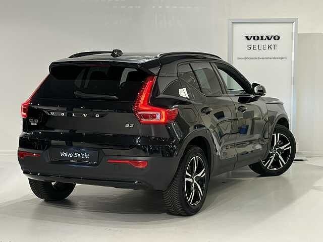 Volvo XC40 B3 Plus Mild hybrid Dark Plus, Automaat, Euro 6, 1969 cc, Zwart