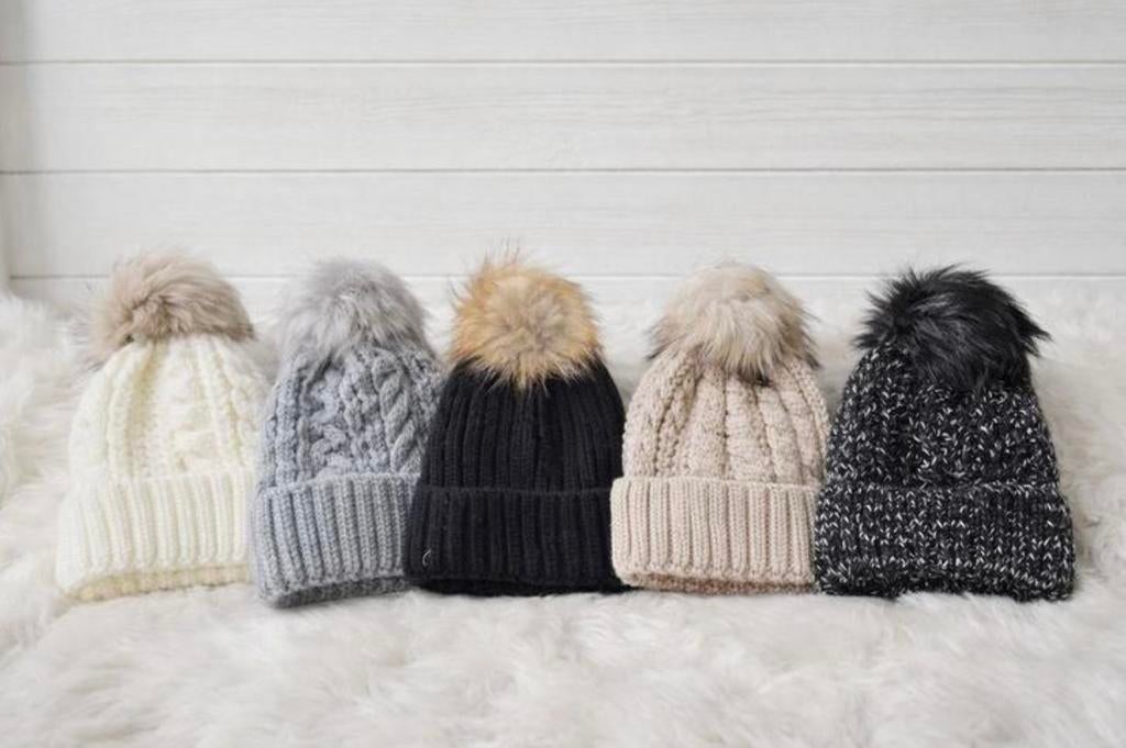 300 stuks nieuwe wintermutsen, Ophalen, Zo goed als nieuw