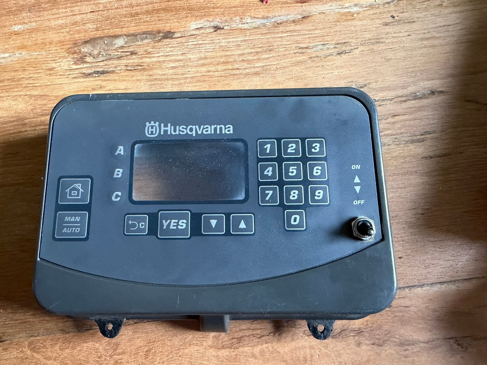 Clavier husqvarna 220ac bon etat, Enlèvement ou Envoi, Utilisé