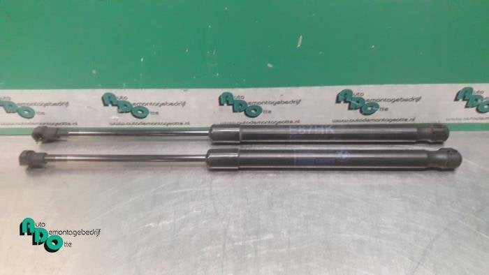 Set Gasdempers Achterklep van een BMW 1-Serie (1-Serie 03-), Gebruikt, -, -, Ophalen of Verzenden