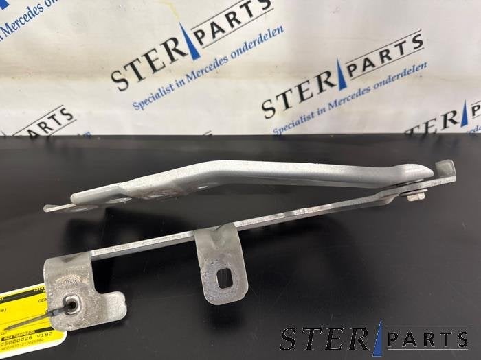 Charnière capot d'un Mercedes B-Klasse, Autos : Pièces & Accessoires, Autres pièces automobiles, Mercedes-Benz, Utilisé, 3 mois de garantie