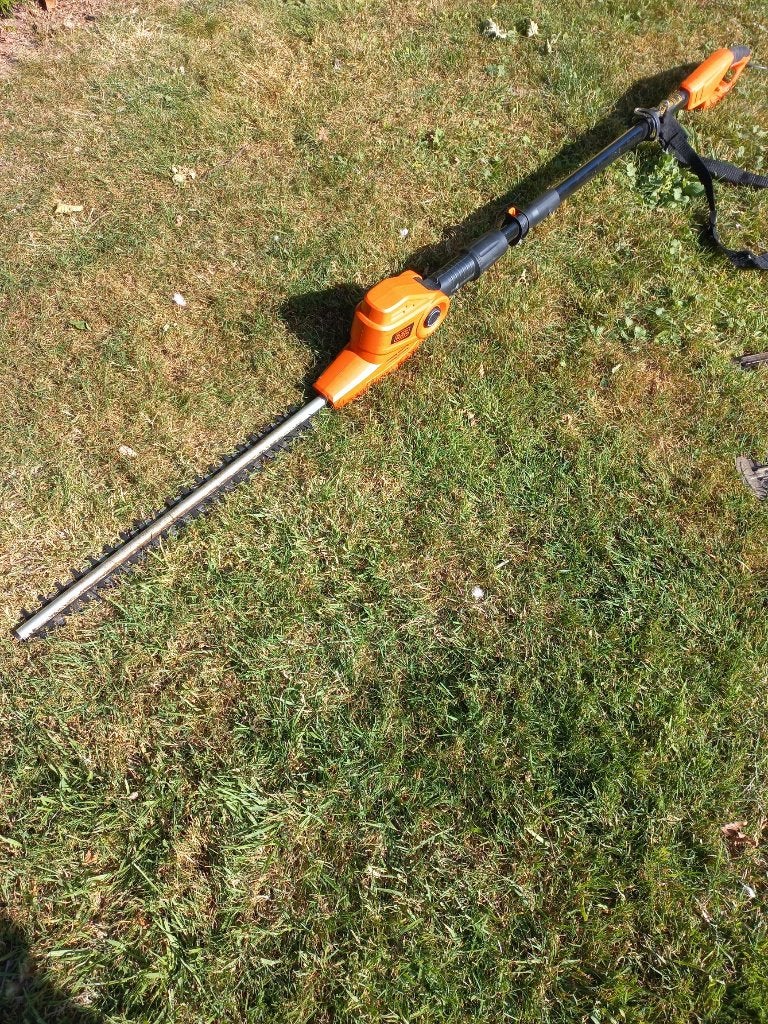 Taille haie Black Decker télescopique, Enlèvement, Utilisé, Électrique, Black & Decker