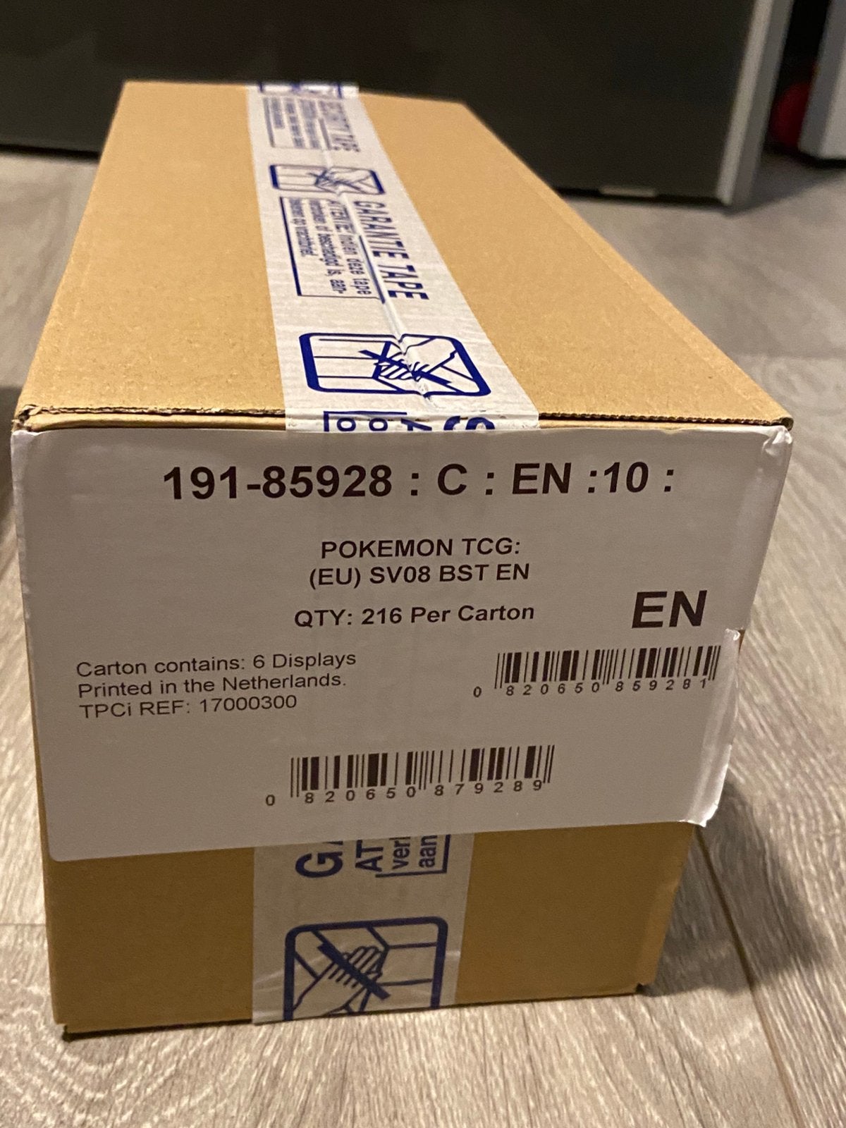 Pokemon surging sparks boosyer box cases, Hobby en Vrije tijd, Verzamelkaartspellen | Pokémon, Ophalen, Zo goed als nieuw, Booster