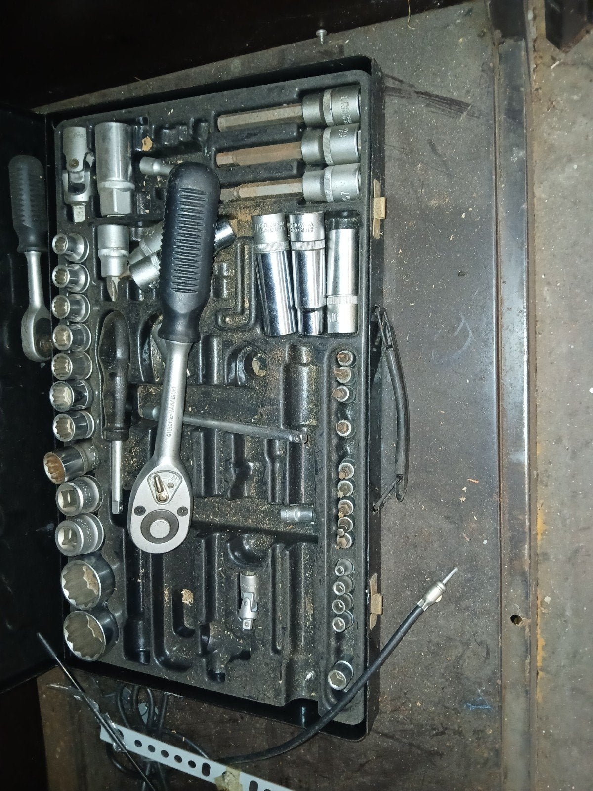 Hand gereedschap voor garages en carosserie.
Dopsleutes,bits, Ophalen, Gebruikt