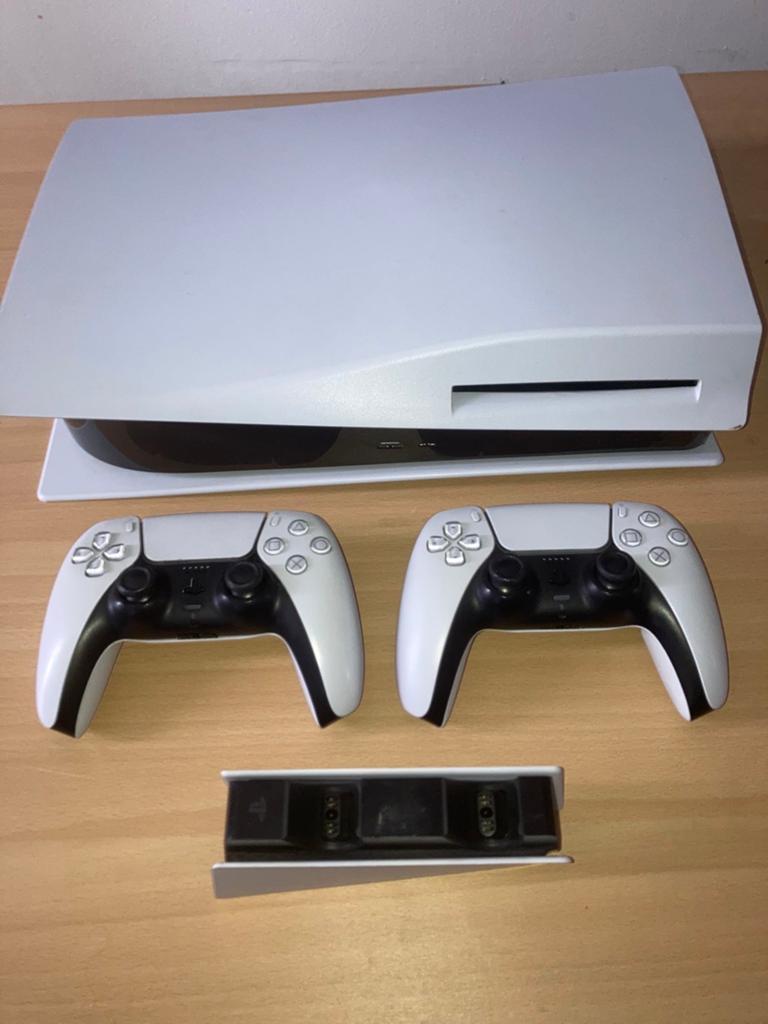 Ps5 Disc versie 2 controllers en oplaadstation, Enlèvement, Comme neuf, Playstation 5