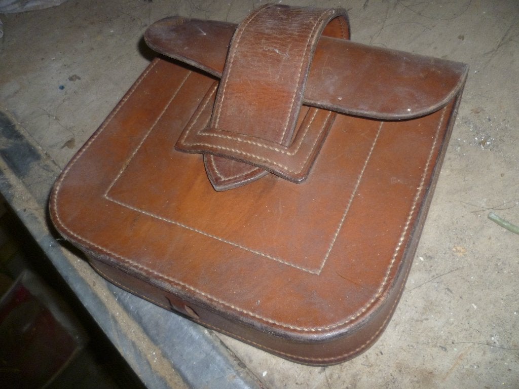 OUDE LEDEREN TAS, Ophalen