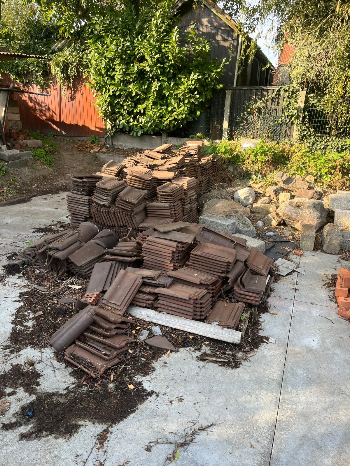 Dakpannen lambert bruin, Doe-het-zelf en Bouw, Ophalen, Zo goed als nieuw, Dakpannen