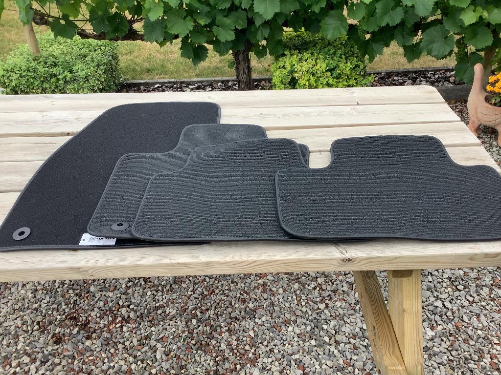 Tapis VolvoXC 40, Enlèvement, Neuf