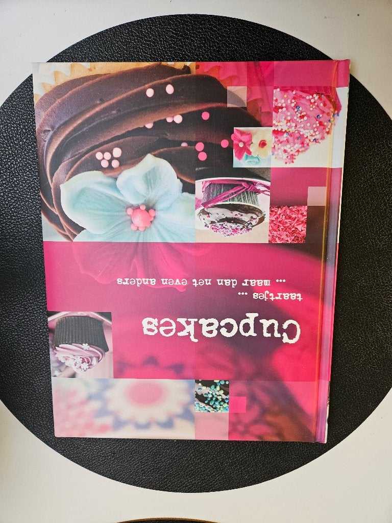 Cupcakes - taartjes... maar dan net even anders, Livres, Livres de cuisine, Comme neuf, Gâteau, Tarte, Pâtisserie et Desserts