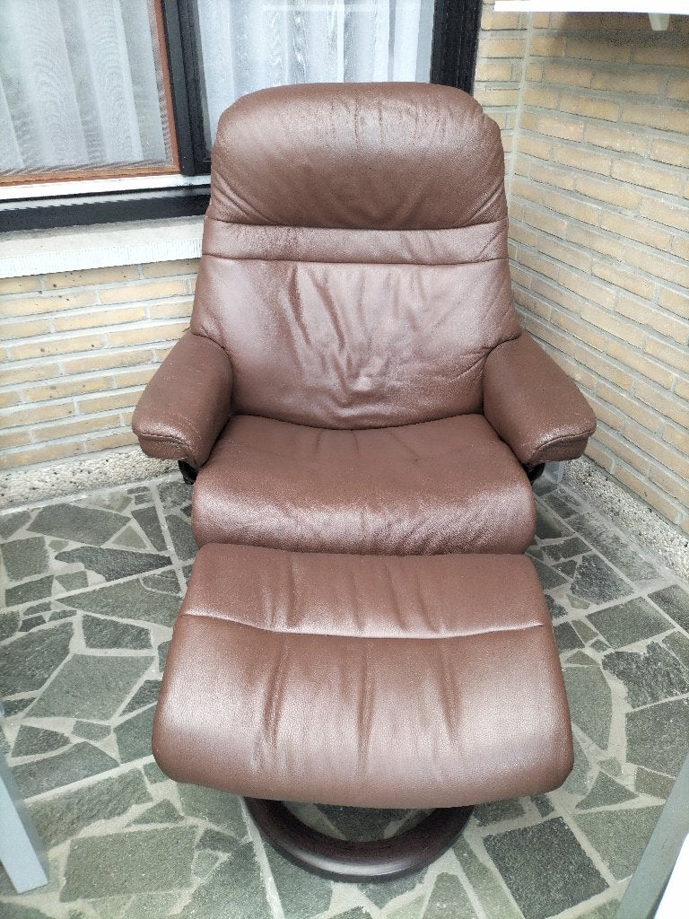relax bruin leder met voetbankje van Stressless, Huis en Inrichting, Fauteuils, Gebruikt, Hout, Leer, 75 tot 100 cm, 75 tot 100 cm