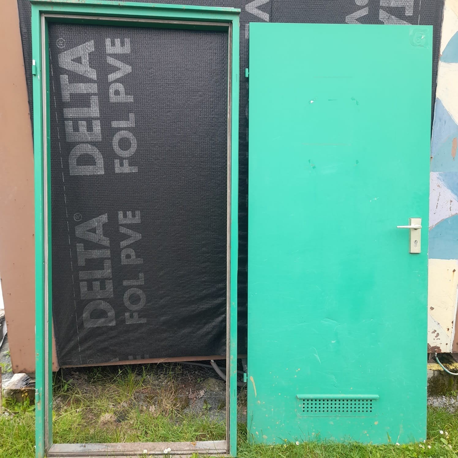 3 portes en métal, Enlèvement