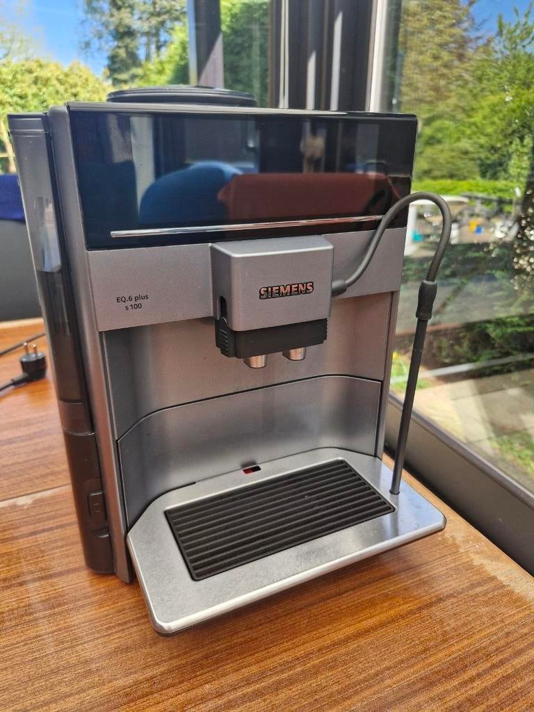 Machine à café entièrement automatique Neat Siemens EQ6 Plus, Electroménager, Cafetières, Comme neuf, Café moulu, Café en grains
