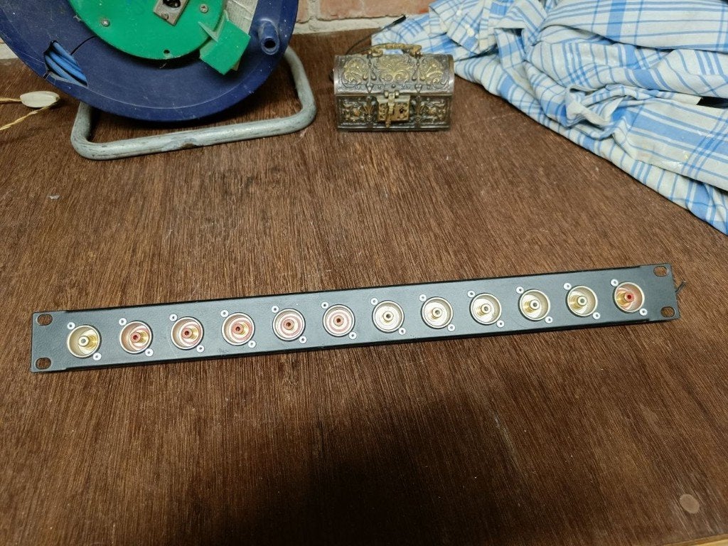 Stereo Cinch 19" rack rail 1U, Enlèvement, Comme neuf, Audio