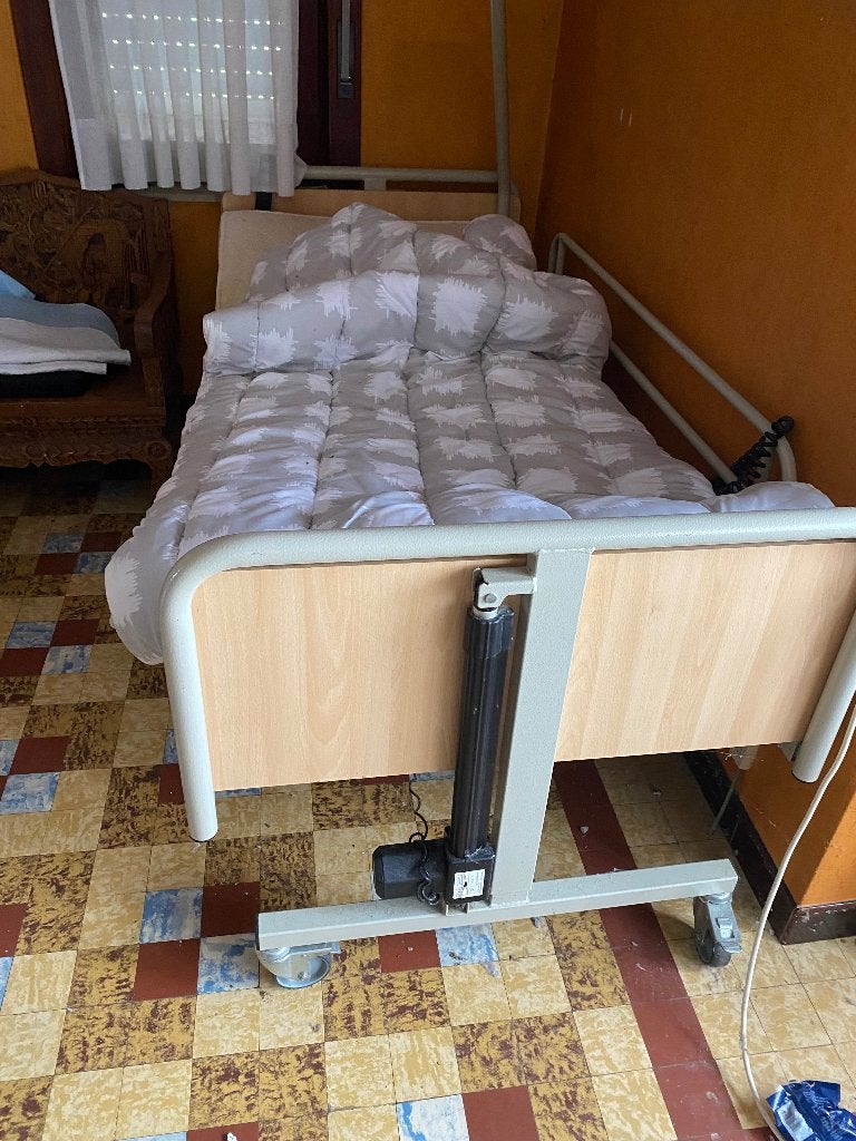 Ziekenhuisbed elektrisch, Diversen, Verpleegmiddelen, Ophalen, Gebruikt