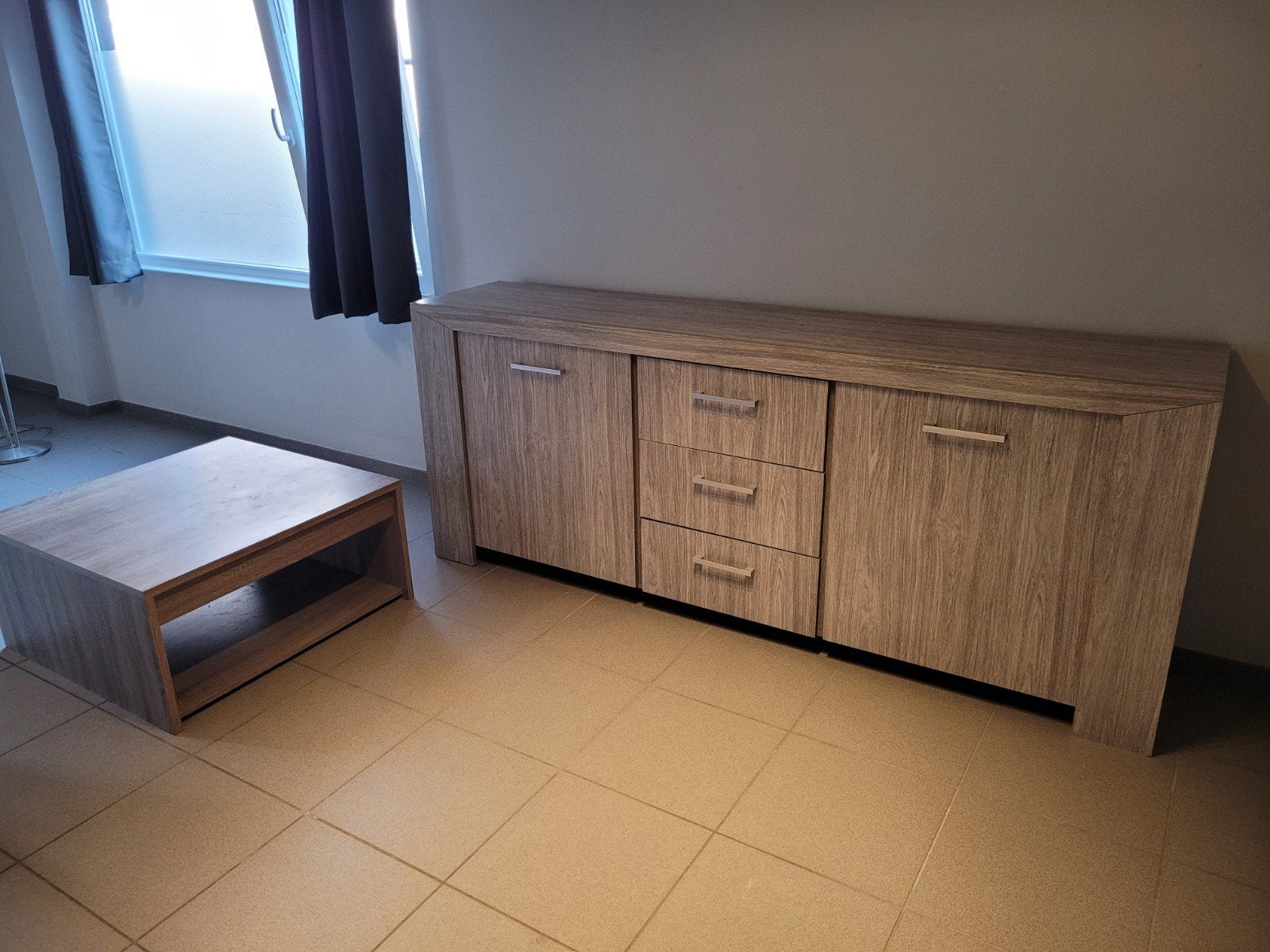 Dressoir, barkast en salontafel, Enlèvement