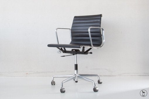 Vitra eames ea 117 chroom zwart leder bureaustoelen, Maison & Meubles, Chaises de bureau, Comme neuf, Enlèvement