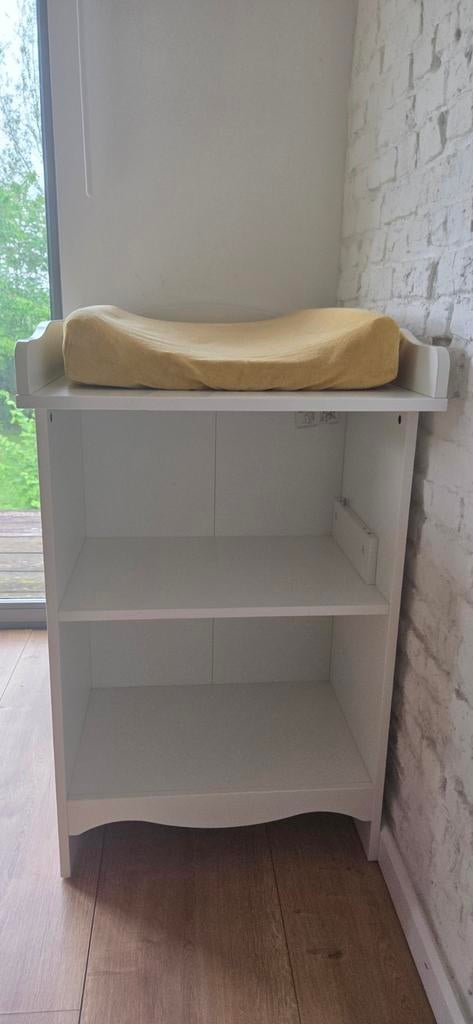 Ververstafel met boekenrekje Ikea, heel goede staat, Enlèvement