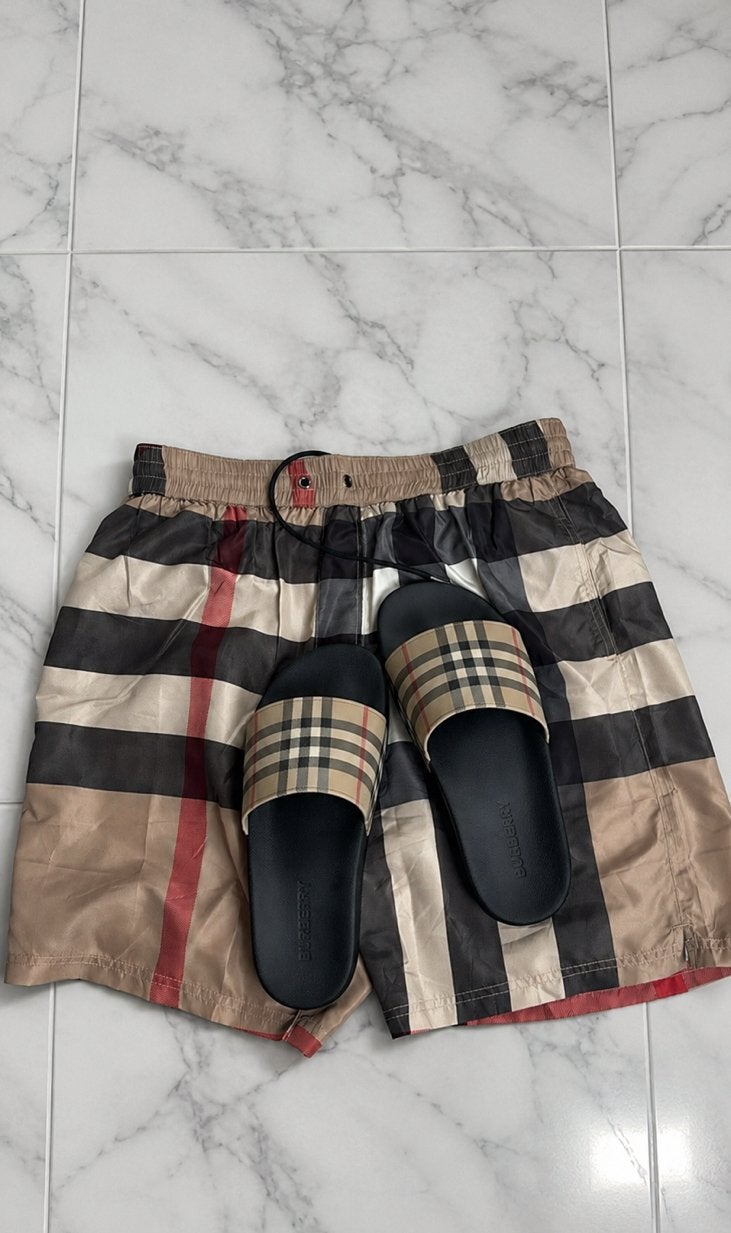 Burberry short met slippers, Kleding | Heren, Badmode en Zwemkleding, Ophalen, Maat 46 (S) of kleiner
