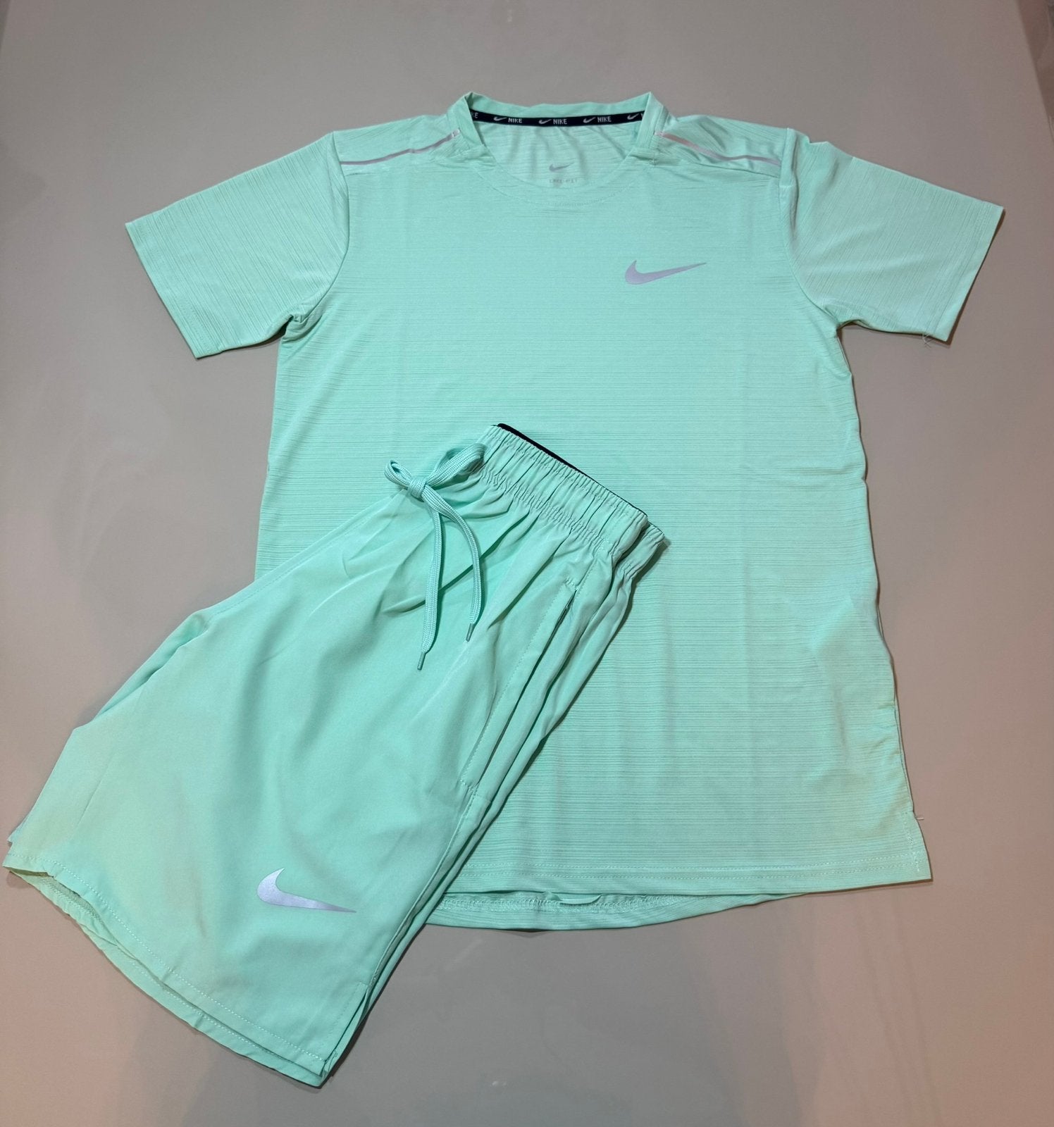 Running On cloud et nike, Ophalen of Verzenden, Zo goed als nieuw