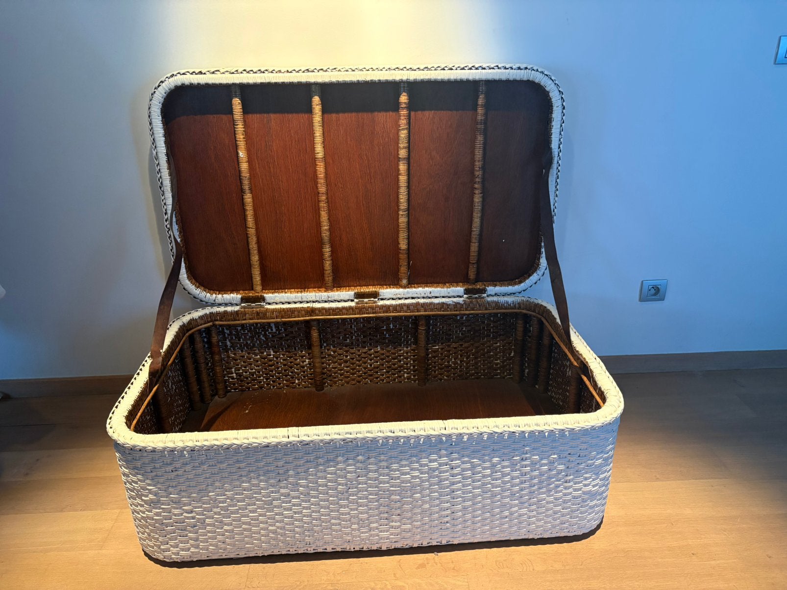 Coffre fibres naturelles (osier) 122 cm x  44 cm  x 72 cm, Comme neuf, Enlèvement, 50 à 75 cm, Autres essences de bois