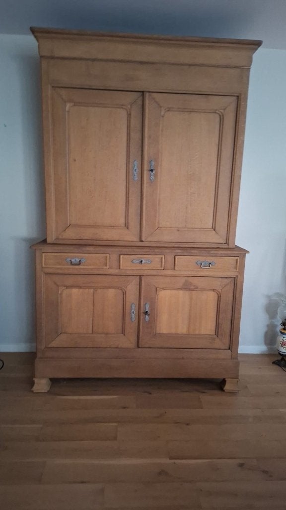 Eiken kast, Ophalen