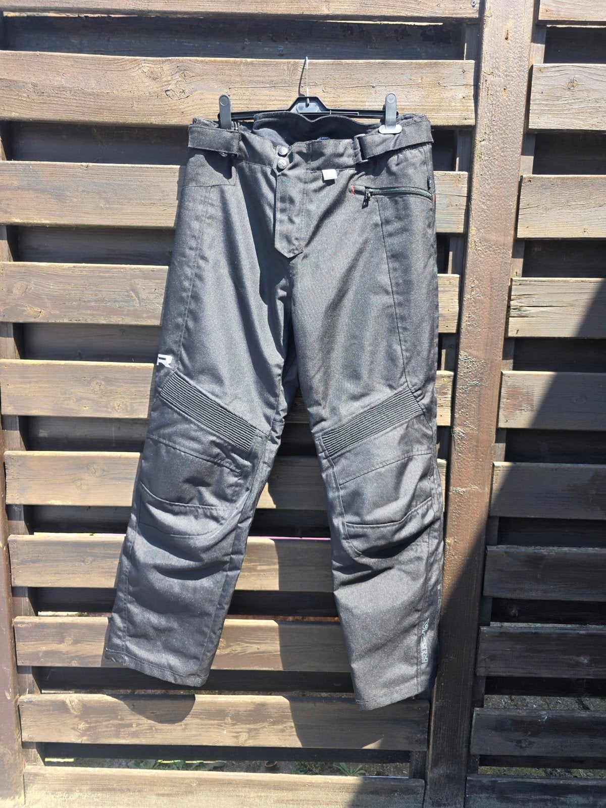 Richa motorbroek, Motoren, Ophalen