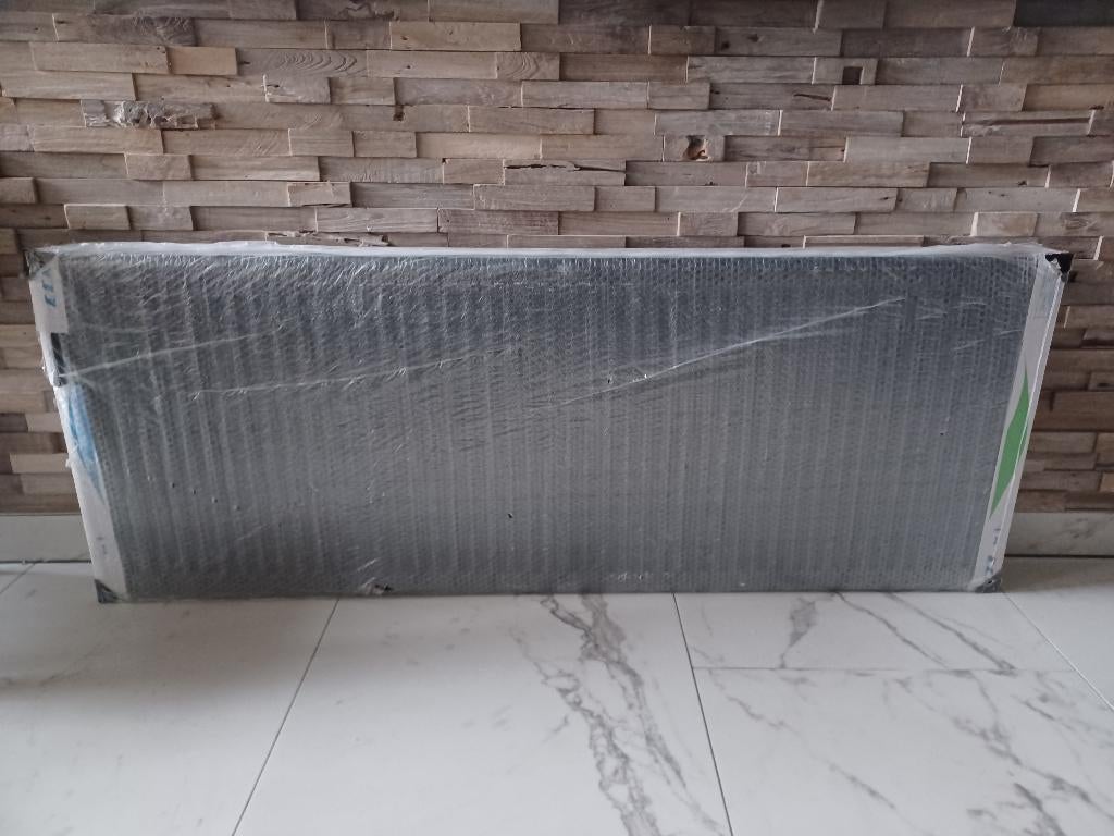 Nieuwe zwarte horizontale paneelradiator, Doe-het-zelf en Bouw, Ophalen