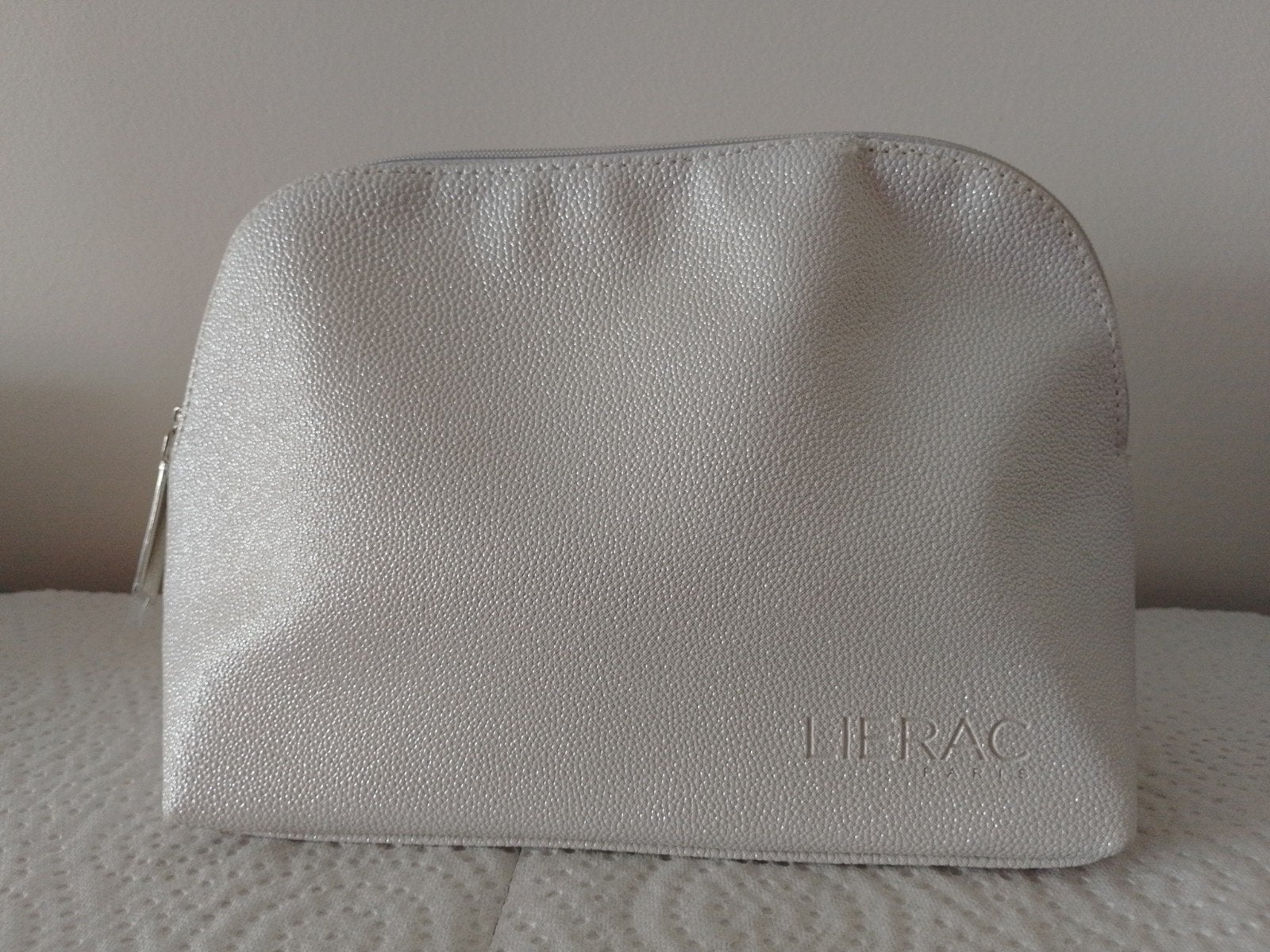 Nieuwe toilettas van Lierac, Ophalen, Nieuw