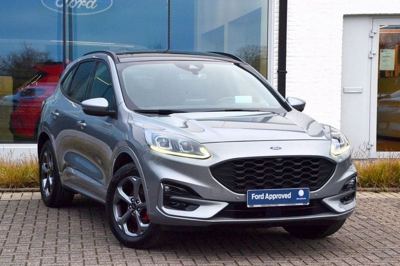 Ford Kuga, https://public.car-pass.be/vhr/974994c9-bc37-4b0a-8f2d-8e38b6f5f1eb, Gebruikt, Zwart, 4 cilinders