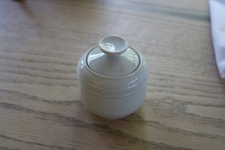 wit porseleinen suikerpotje, Huis en Inrichting, Overige merken, Overige typen, Vintage, Ophalen of Verzenden
