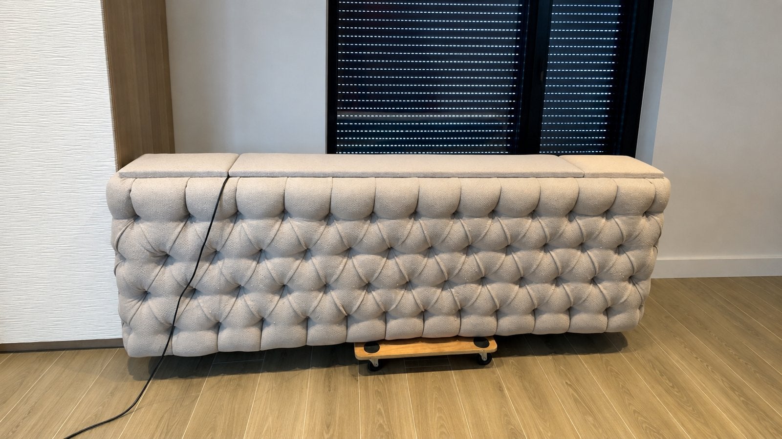 Marchepied de lit avec TV, élévateur, Enlèvement, Comme neuf, Beige